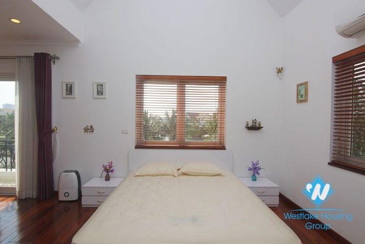 Hanoi furnished 4 bedrooms villa for let in Vinhomes Riverside with river view